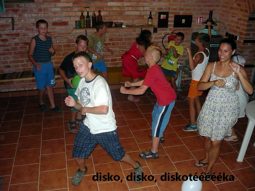 Tancování na dětském táboře
